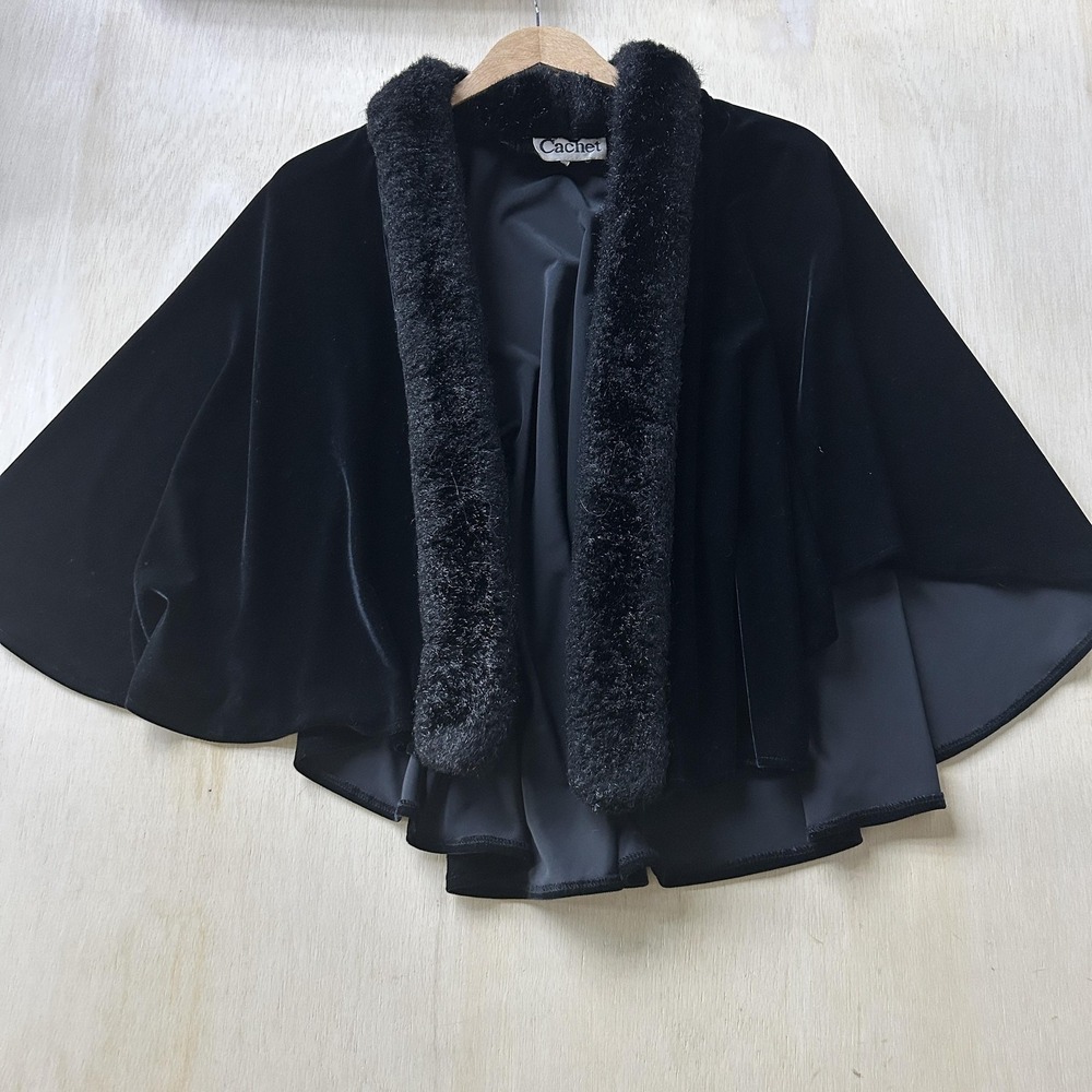 Vintage Cachet Cape Womens One Size Black Velvet Faux Fur Trim Collared Short